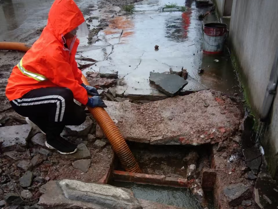 湟源专业清理污水池 炜誉市政以规范流程守护城市 “肠道”