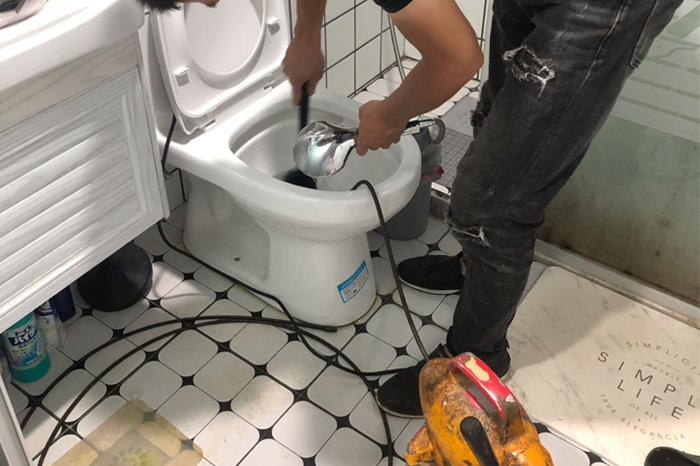 湟源马桶堵塞自己疏通还是找师傅?专业上门服务让你省时更省心